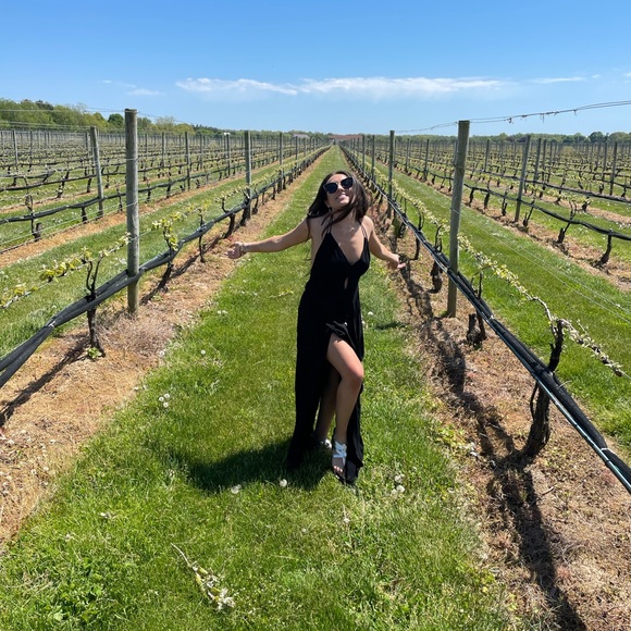 Meet your Posher, Lisa - Picture 1 of 1